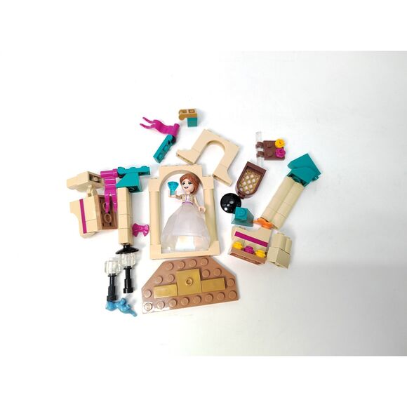Lego Disney Frozen Anna’s Castle Courtyard Set 43198 - Picture 1 of 3